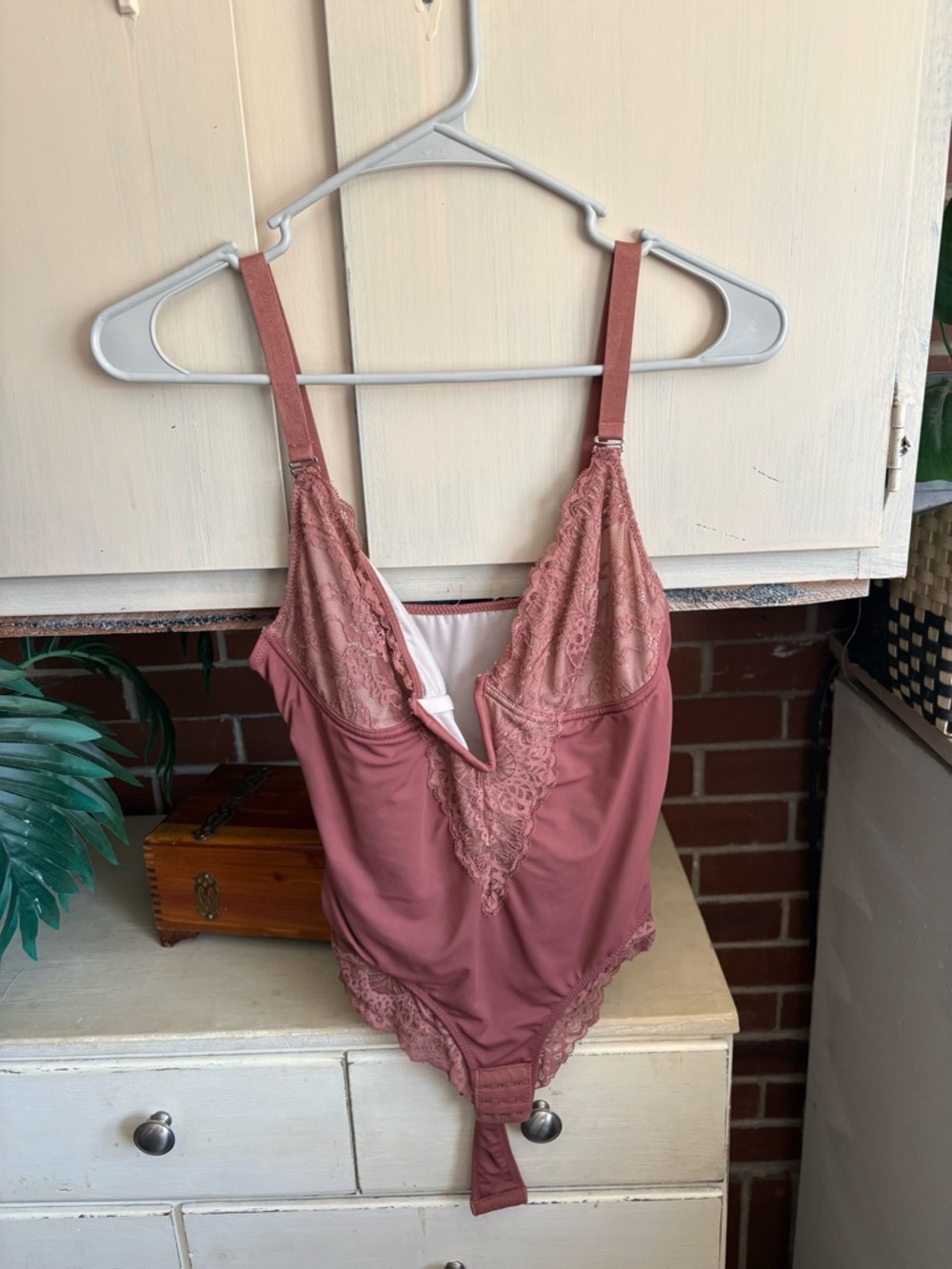 Lace-Trim Deep V Bodysuit in Dusty Rose